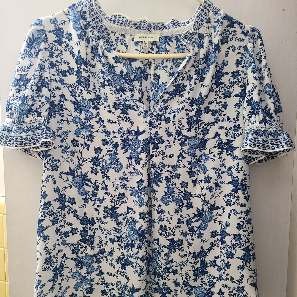 Floral Blue and White Women's Top